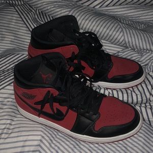 Jordan 1 mid gym red black bred banned